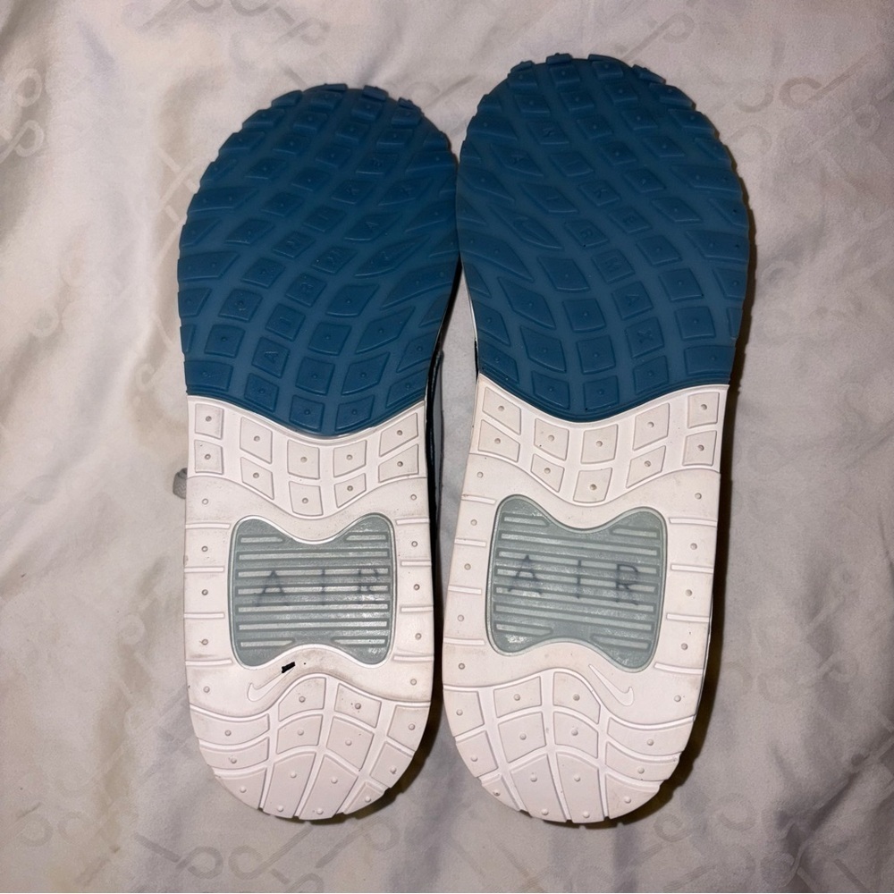 Nike Air Max Solo Athletic Shoes - Picture 7 of 9
